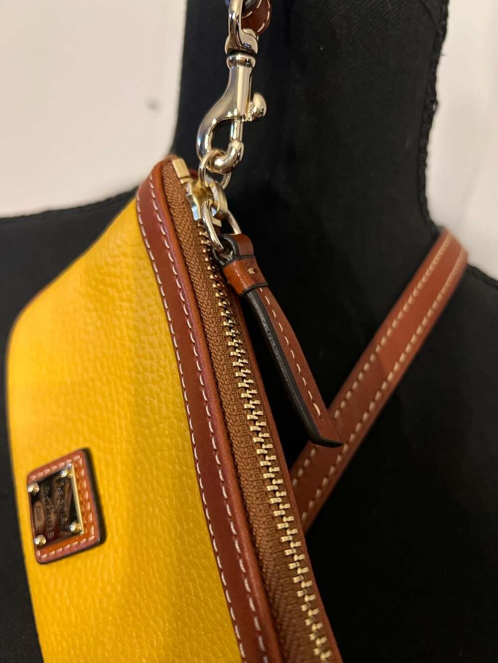 Dooney & Bourke NEW Mustard Yellow Pebble Leather Large Crossbody Purse and Matc - Picture 7 of 15